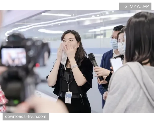 现场记者报道,多家媒体公司的高管出现在场边考察转播条件 现场记者报道,多家媒体公司的高管出现在场边考察转播条件