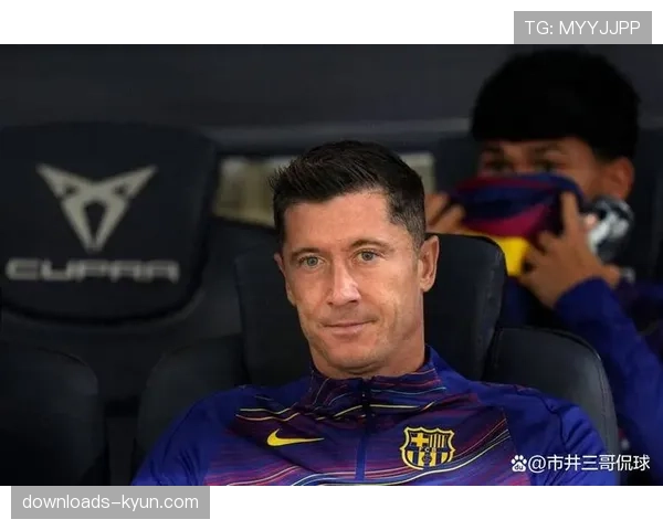 莱万多夫斯基考虑离队巴萨，终结效率成转会市场焦点